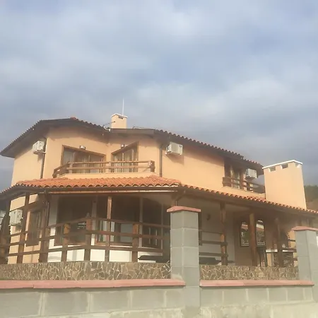 Madara Houses Semesterbostad *
